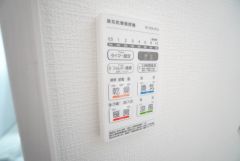 浴室暖房乾燥機には、暖房、乾燥、涼風、換気の4つの機能が付いています。タイマー付きです。換気・雨の日の洗濯も安心です＾＾