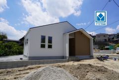 生活がワンフロアで完結する平屋建て＾＾敷地約100坪。駐車最大5台分を確保＾＾西鉄バス「六本松」歩3分。