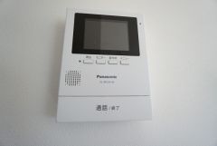 防犯性、セキュリティ対策に安心できるテレビモニター付きインターフォンです。セールスマン対策にもなり安心できます。