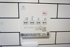 浴室暖房乾燥機には、暖房、乾燥、涼風、換気の4つの機能が付いています。タイマー付きです。換気・雨の日の洗濯も安心です＾＾