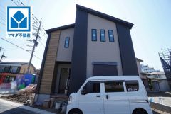 小学校まで徒歩3分・中学校まで徒歩7分。お子様の通学も安心＾＾