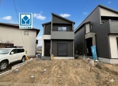 1号棟。コンビニ、スーパー、ドラッグストア徒歩約10分圏内。お問い合わせお待ちしております＾＾