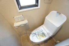 ウォシュレット、暖房便座、節電・節水機能など、使い勝手のよい高機能トイレです。