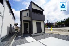 歩7分にマルショク＆西鉄バス「鶴田」停＾＾天神博多行＾＾快速も停車します。