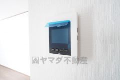 防犯はもちろん、セールスマン対策にもなるモニター付きインターホンです。お子さん1人での留守番時にも活躍しそうです。