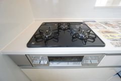 炊事時間を大幅に短縮できる食器洗浄乾燥機付き＾＾食器を洗う手間が減るので家族とのコミュニケーションの時間や自分の時間が増えますね。