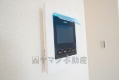 防犯はもちろん、セールスマン対策にもなるモニター付きインターホンです。お子さん1人での留守番時にも活躍しそうです。