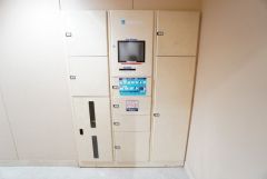 不在時でも荷物が受け取れる宅配ボックス完備。共働きの家庭や外出の多い方に便利。お子様の留守番中も安心ですね＾＾