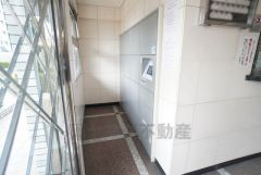 宅配ボックス付き。お仕事中や外出中などの不在時にも荷物が受け取れるのはとっても便利ですね＾＾セキュリティ面でも安心です＾＾