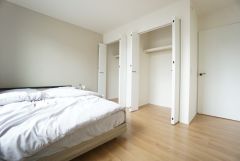 住む人のこだわりを活かす洋室。日当たりがよく、寝室としての利用もおすすめ。広めのクローゼットには荷物をすっきり片付けられ、ゆとりのある暮らしが出来ます＾＾
