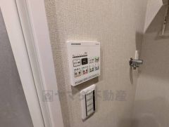 浴室暖房乾燥機付き＾＾梅雨の時期や花粉、PM2.5が酷いときなどの洗濯を干すのに重宝しそうですね＾＾
