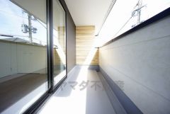 陽当たりの良いバルコニーです。お洗濯やお布団干しはもちろん、日光浴スペースにも＾＾足元は防水工事施工済です。