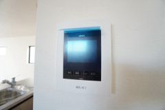 防犯性、セキュリティ対策に安心できるテレビモニター付きインターフォンです。セールスマン対策にもなり安心できます。