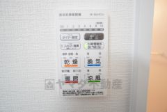 浴室暖房乾燥機には、暖房、乾燥、涼風、換気の4つの機能が付いています。タイマー付きです。換気・雨の日の洗濯も安心です＾＾