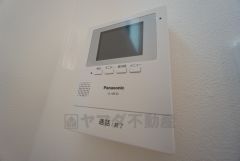 防犯はもちろん、セールスマン対策にもなるモニター付きインターホンです。