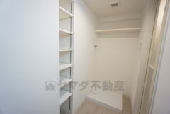 室内洗濯機置き場。 洗面室収納付きです＾＾