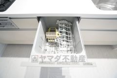 炊事時間を大幅に短縮できる食器洗浄乾燥機付き＾＾食器を洗う手間が減るので家族とのコミュニケーションの時間や自分の時間が増えますね。