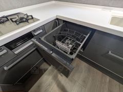 炊事時間を大幅に短縮できる食器洗浄乾燥機付き＾＾食器を洗う手間が減るので家族とのコミュニケーションの時間や自分の時間が増えますね。