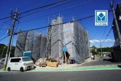 前面道路約7.7ｍで運転や駐車などもラクラクです＾＾キャナルシティ博多まで車で18分（5.4ｋｍ）。