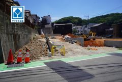 東月隈小学校、目の前＾＾西鉄バス「浦田」歩9分。博多駅行＾＾