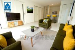 家族が集まる開放的なリビング。思い思いの時間を過ごしたり食事をしたり、素敵な団らんの場になりますね。家具はCGによるイメージ画像です。