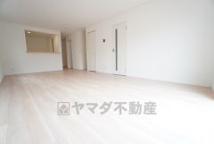 家族が集まる開放的なリビング。思い思いの時間を過ごしたり食事をしたり、素敵な団らんの場になりますね。