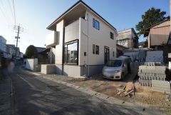 前面道路。南側4ｍ公道。西鉄バス「皿山三丁目」停まで徒歩約4分＾＾