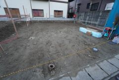 駐車スペースはゆとりある並列3台分を確保。マイカー用に、お客さま用に、余裕を持ってご利用いただけます＾＾ 