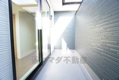 広々としたバルコニー。 天気のいい日にはお布団もまとめて干せそうですね＾＾