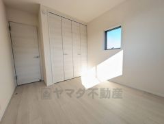 家具を選ばないナチュラルなフローリングとシンプルなクロスです＾＾