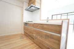 対面式キッチンなのでリビングにいるご家族とコミュニケーションを取りながら洗い物や、お料理が楽しめそうですね＾＾