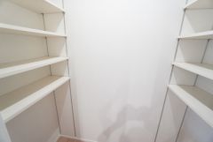 キッチン横に広々としたパントリー付き＾＾