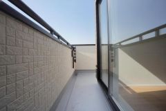 広々としたバルコニー。 天気のいい日にはお布団もまとめて干せそうですね＾＾