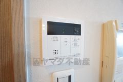 おいだき機能つきなのでお風呂に入る時間が異なるご家庭には嬉しいですね。ボタン一つで快適で便利な生活が＾＾