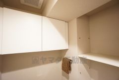 トイレの上部には収納棚が付いています＾＾