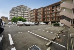 敷地内に駐車場あります＾＾月額6000円～7200円。最新の空き状況はお問い合わせ下さい＾＾