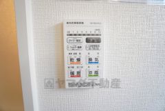 浴室暖房乾燥機付き＾＾暖房、乾燥、涼風、換気の4つの機能が付いています。タイマー付きです。