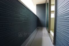 陽当たりの良いバルコニーです。お洗濯やお布団干しはもちろん、日光浴スペースにも＾＾足元は防水工事施工済です。