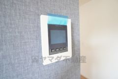 防犯はもちろん、セールスマン対策にもなるモニター付きインターホンです。 来訪者の顔が見えるので安心ですね＾＾