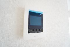 防犯性、セキュリティ対策に安心できるテレビモニター付きインターフォンです。セールスマン対策にもなり安心できます。