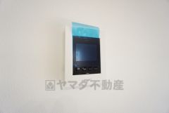 防犯はもちろん、セールスマン対策にもなるモニター付きインターホンです。 来訪者の顔が見えるので安心ですね＾＾