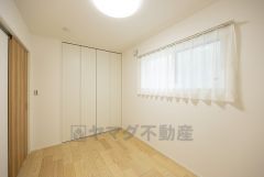 クローゼット付きなので、すっきりと整理整頓でき気持ちよく過ごせますね＾＾