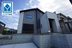 スーパーやコンビニなども近く周辺環境充実。快適でゆとりのある生活空間で新生活を始めましょう^^