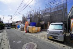 前面道路は南東側約4.01ｍの公道に面しています。