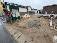 駐車スペースはゆとりある2台分を確保。マイカー用に、お客さま用に、余裕を持ってご利用いただけます。