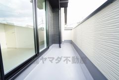 陽当たりの良いバルコニーです。お洗濯やお布団干しはもちろん、日光浴スペースにも＾＾足元は防水工事施工済です。