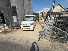 駐車スペースを2台分確保。マイカー用に、お客さま用に、余裕を持ってご利用いただけます＾＾
