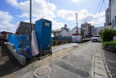 前面道路。北西側約4ｍ公道。JR、西鉄のトリプルアクセス可能＾＾