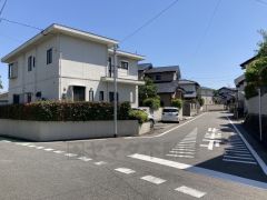 西側約6.2ｍの公道に面しています。