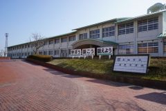基里中学校